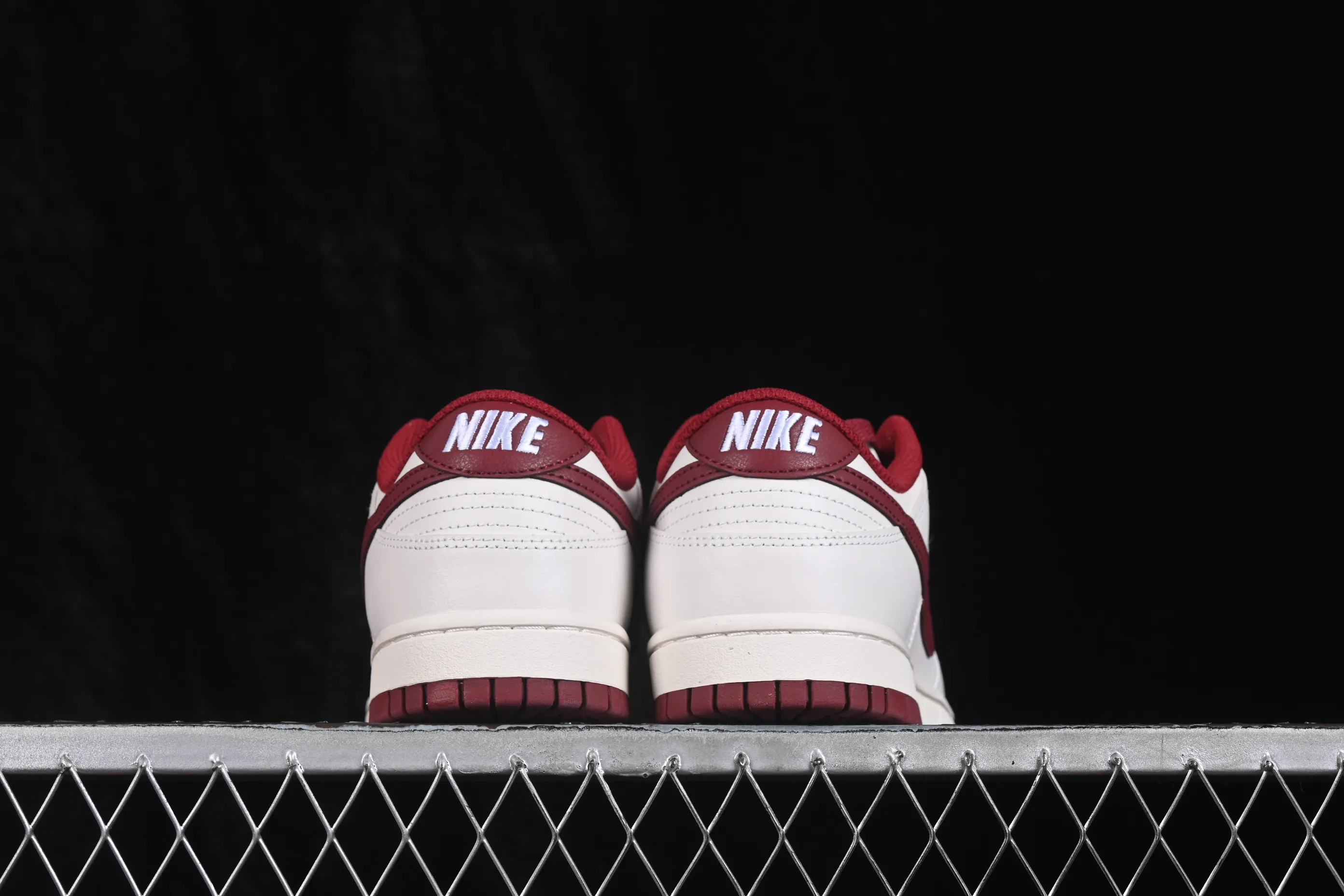 All categories Nk SB Dunk series Nk SB Dunk Low low-top sneakers Nike SB Dunk Low white red low-top casual sneakers HF5441-008